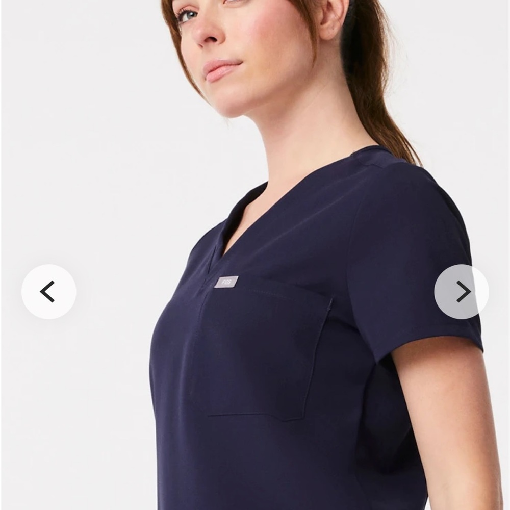 FIGS Catarina one pocket v neck scrub top xs/p